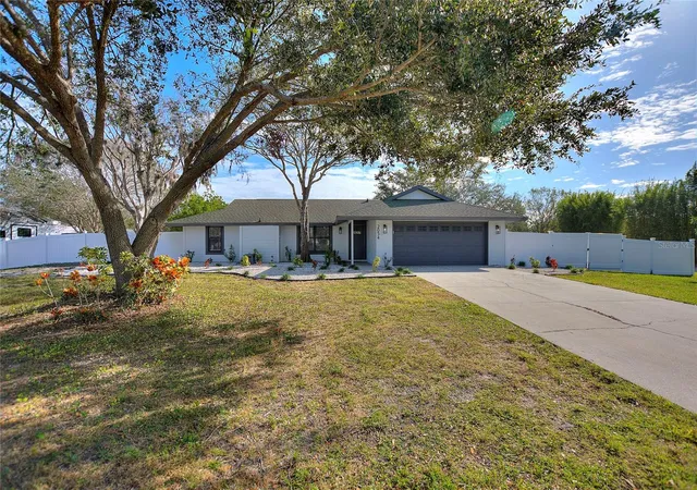 3rd image of 2054 Racimo Dr, Sarasota, FL 34240 | MLS# A4670940