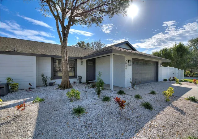 4th image of 2054 Racimo Dr, Sarasota, FL 34240 | MLS# A4670940