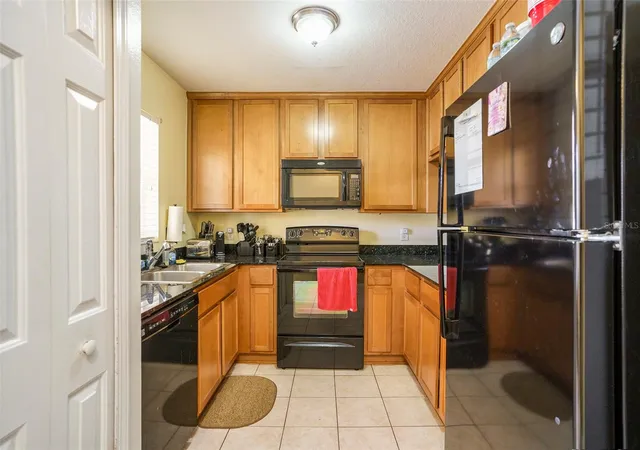 Photo 3 of Townhouse for sale at 3869 Island Wy, Saint Petersburg, FL | MLS# TB8444844 | Listing updated on 2026-10-11