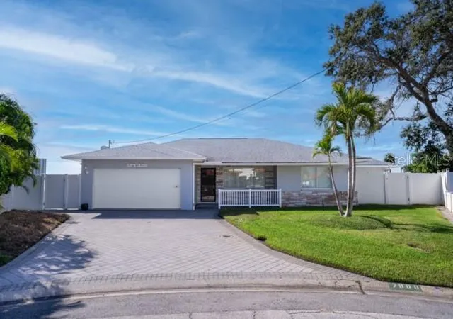 Photo 4 of Single family home for sale at 7800 4Th Ave S, Saint Petersburg, FL 33707 | MLS# TB8444877 | Listing updated on 2026-10-05
