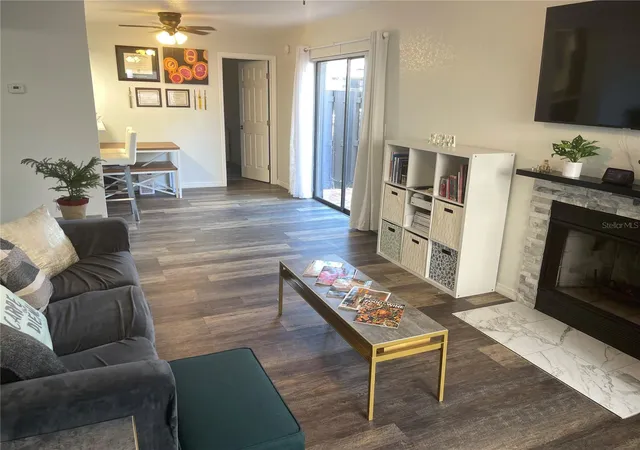 Listing Photo 4 - Condo for sale in building located at 4025 Angel Oak Ct, Tampa, FL 33613 - Unit #103
