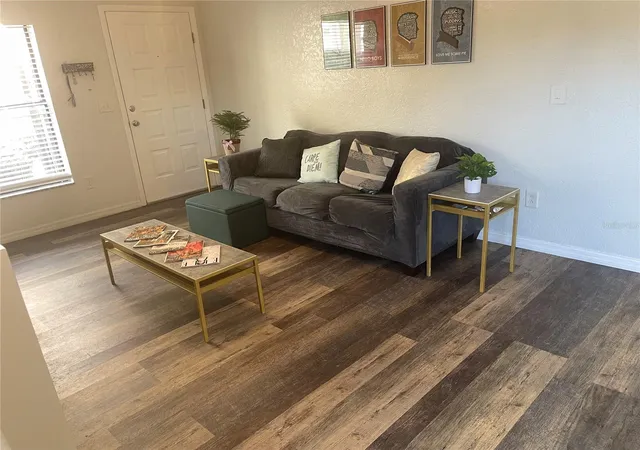 Listing Photo 5 - Condo for sale in building located at 4025 Angel Oak Ct, Tampa, FL 33613 - Unit #103