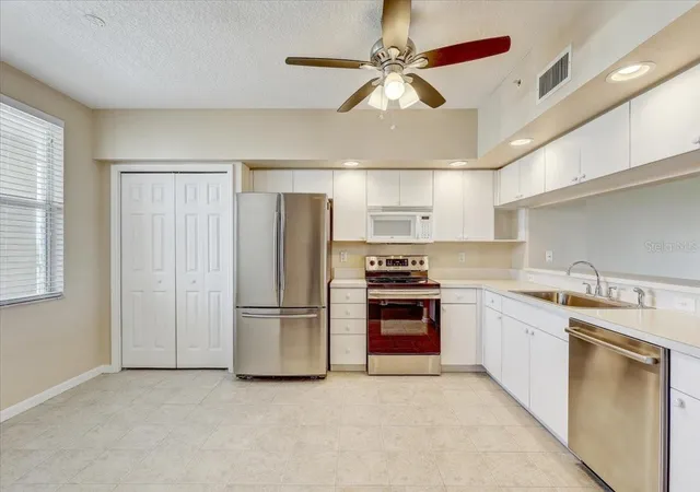 Photo 3 of Condo for sale at 1200 Country Clb Dr #3405, Largo, FL 33771 | MLS# TB8445020 | Listing updated on 2026-08-19