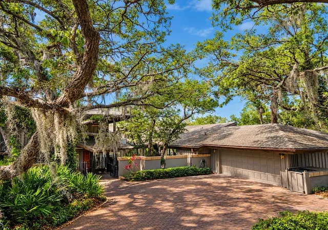 Photo 1 of Single family home for sale at 1296 Weybridge Ln, Dunedin, FL 34698 | MLS# TB8445062 | Listing updated on 2026-09-30
