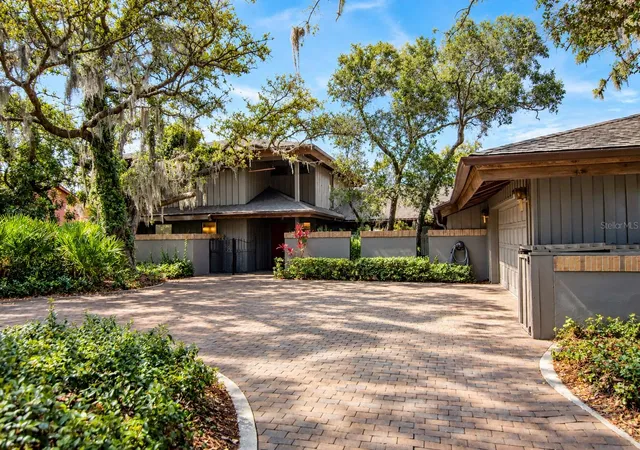 Photo 2 of Single family home for sale at 1296 Weybridge Ln, Dunedin, FL 34698 | MLS# TB8445062 | Listing updated on 2026-09-30