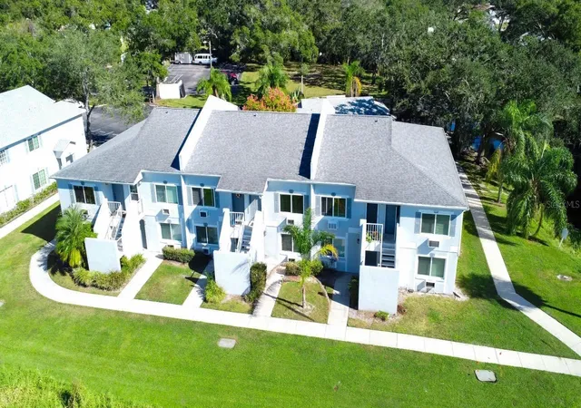 Listing Photo 4 - Condo for sale in building located at 4148 Dolphin Dr, Tampa, FL 33617 - Unit #3