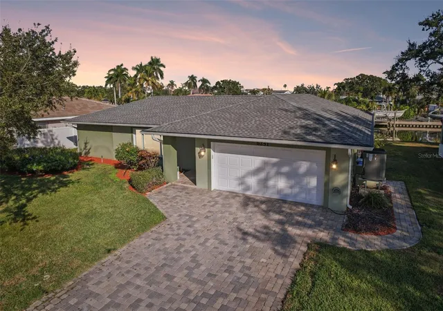 Photo 1 of Single family home for sale at 6251 18th Street Ne, Saint Petersburg, FL | MLS# TB8445392 | Listing updated on 2026-10-01