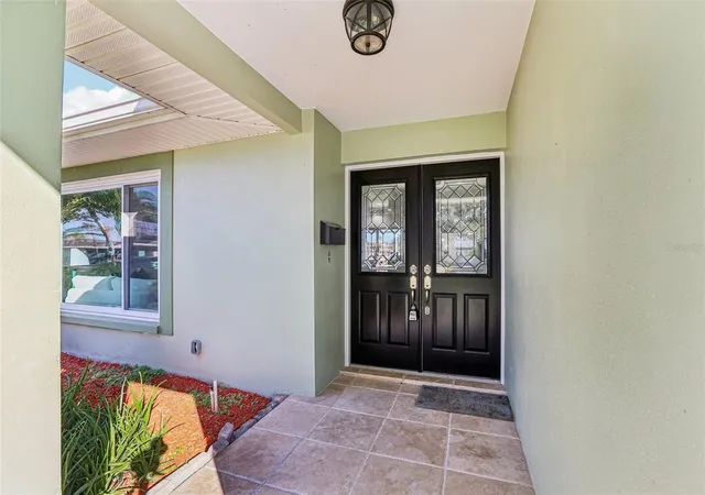 Photo 3 of Single family home for sale at 6251 18th Street NE, Saint Petersburg, FL | MLS# TB8445392 | Listing updated on 2026-10-01