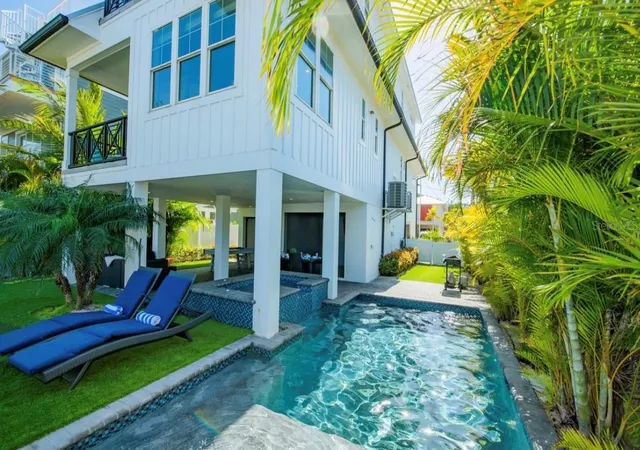 Photo 3 of Single family home for sale at 401 20th Place, Bradenton Beach, FL 34217 | MLS# A4671160 | Listing updated on 2026-04-20