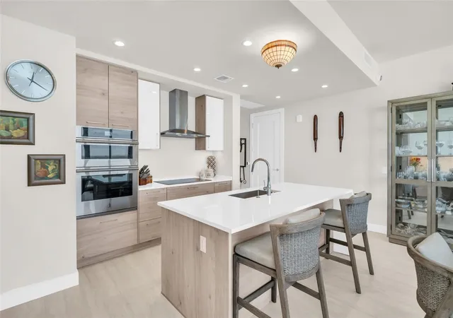Photo 4 of Condo for sale at 301 1St St S #3305, Saint Petersburg, FL 33701 | MLS# TB8445479 | Listing updated on 2026-07-24