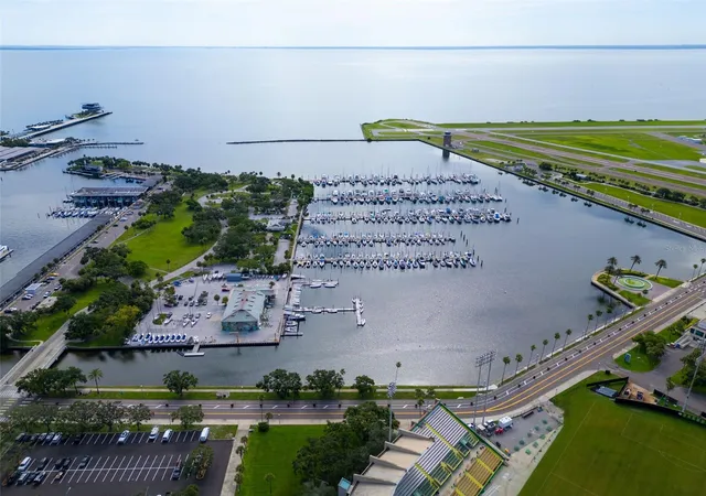 Photo 3 of Condo for sale at 301 1st St S #3305, Saint Petersburg, FL 33701 | MLS# TB8445479 | Listing updated on 2026-10-05