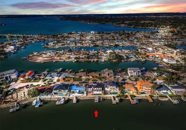 Photo 3 of Sale Pending at 7942 3rd Avenue S, Saint Petersburg, FL 33707 | MLS# TB8445534 | Listing updated on 2026-04-02