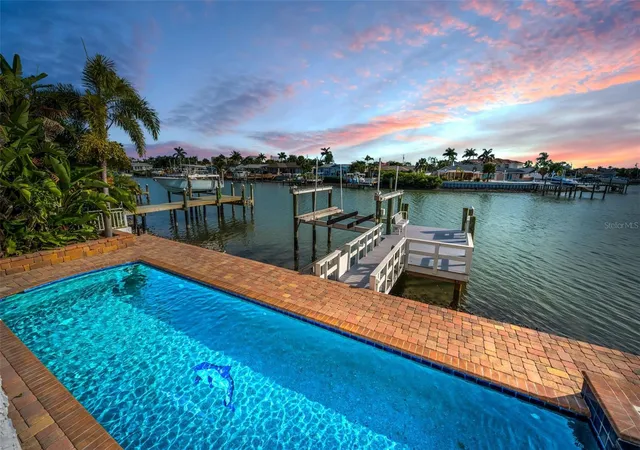 Photo 4 of Sale Pending at 7942 3rd Avenue S, Saint Petersburg, FL 33707 | MLS# TB8445534 | Listing updated on 2026-04-02