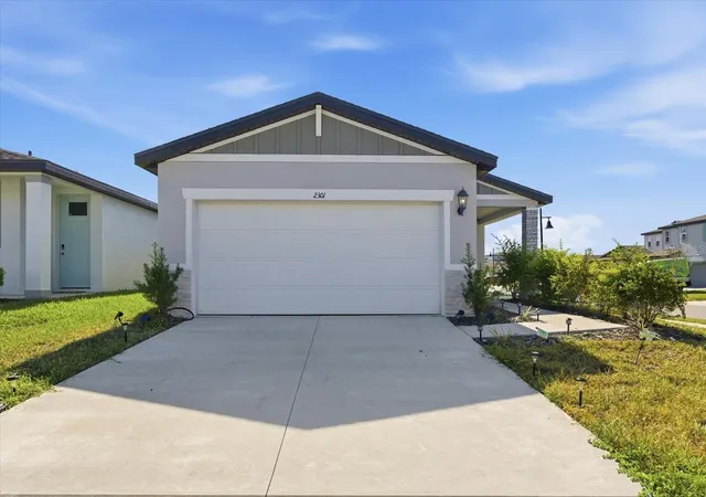 Photo 1 of Single family home for sale at 2301 E Newsome Rd, Plant City, FL 33565 | MLS# TB8445551 | Listing updated on 2026-08-24