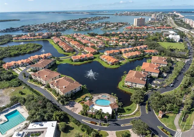 Photo 3 of Townhouse for sale at 18 Jefferson Ct S, Saint Petersburg, FL 33711 | MLS# TB8445622 | Listing updated on 2026-10-04