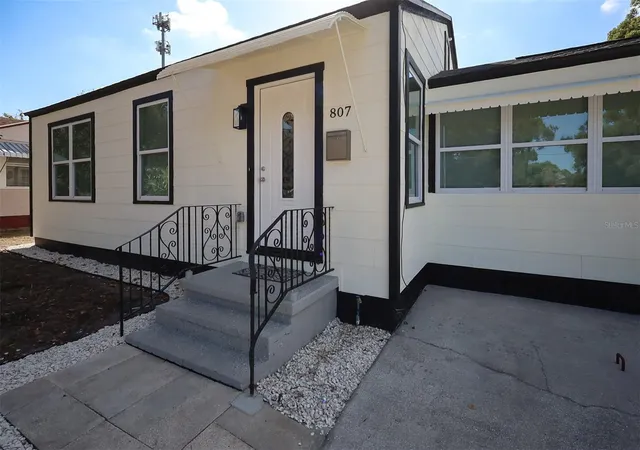 Photo 4 of Single family home for sale at 807 E Norfolk St, Tampa, FL 33604 | MLS# TB8445625 | Listing updated on 2026-10-11