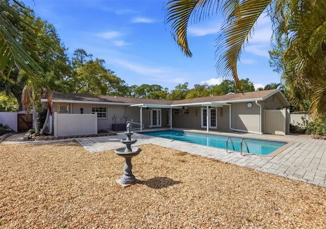 2nd image of 8235 39th Ave N, Saint Petersburg, FL 33709 | MLS# TB8445910