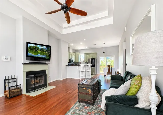 2nd image of 404 E Chelsea St, Tampa, FL 33603 | MLS# TB8445941