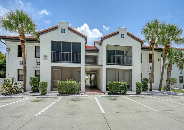 2nd image of 631 N Orange Ave #208, Sarasota, FL 34236 | MLS# A4671326