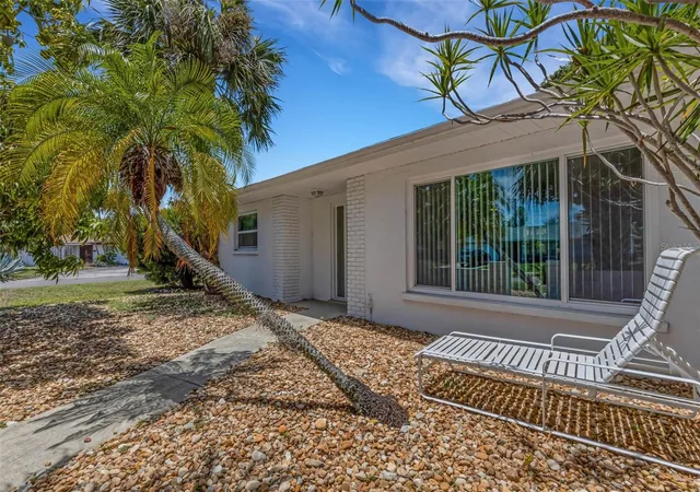 Photo 3 of Single family home for sale at 6328 Georgia Ave, Bradenton, FL 34207 | MLS# A4671333 | Listing updated on 2026-10-01