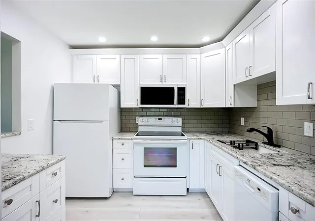 5th image of 1811 Bedford Ln #166, Sun City Center, FL 33573 | MLS# W7880568