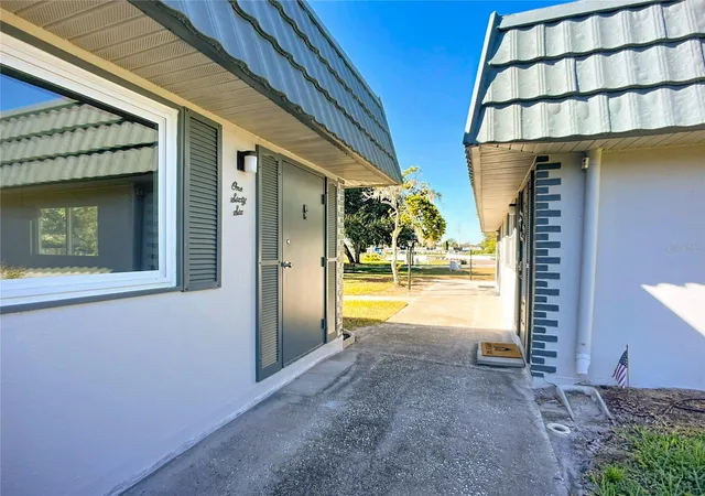 2nd image of 1811 Bedford Ln #166, Sun City Center, FL 33573 | MLS# W7880568