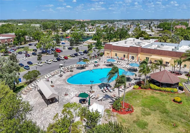 2nd image of 1811 Bedford Ln, SUN CITY CENTER, FL 33573