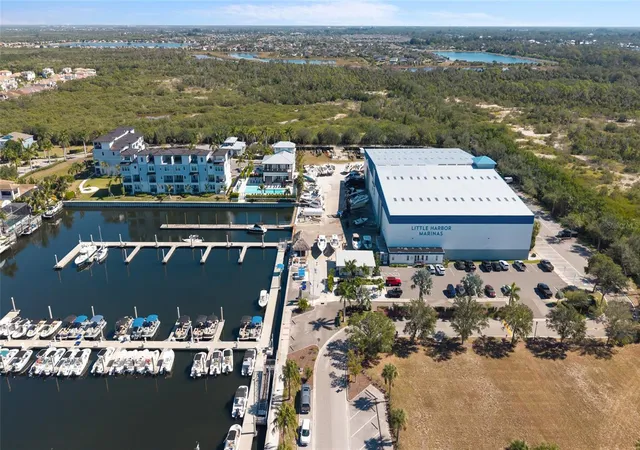 3rd image of 1025 Seagrape Dr, Ruskin, FL 33570 | MLS# TB8446095