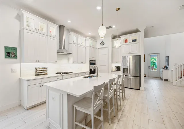 4th image of 1025 Seagrape Dr, Ruskin, FL 33570 | MLS# TB8446095
