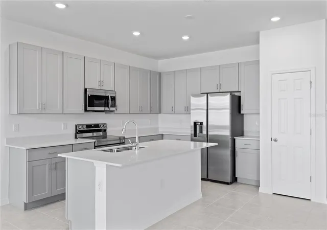 Photo 3 of Sale Pending at 495 Silver Palm Dr, Haines City, FL 33844 | MLS# O6358973 | Listing updated on 2026-09-17