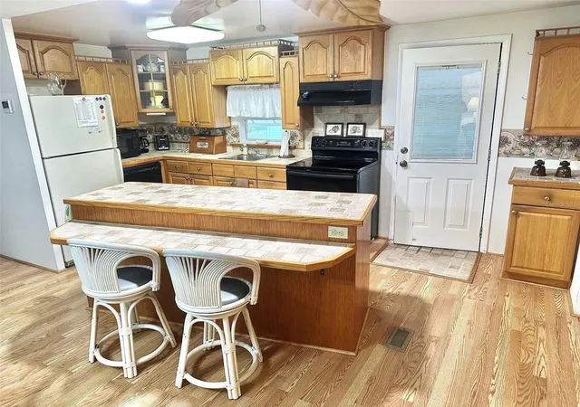 Photo 3 of Manufactured home for sale at 11211 101st Street #93, Largo, FL 33773 | MLS# TB8446281 | Listing updated on 2026-04-30