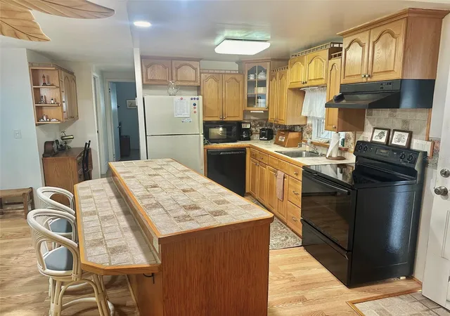 Photo 3 of Manufactured home for sale at 11211 101st Street #93, Largo, FL 33773 | MLS# TB8446281 | Listing updated on 2026-04-30