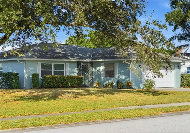 Photo 3 of Single family home for sale at 5883 Whistlewood Cir, Sarasota, FL 34232 | MLS# A4671389 | Listing updated on 2026-09-06