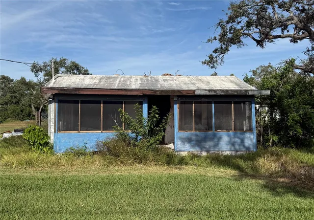 Photo 1 of Single family home for sale at 916 Piney Point Rd, Palmetto, FL 34221 | MLS# A4671400 | Listing updated on 2026-08-31