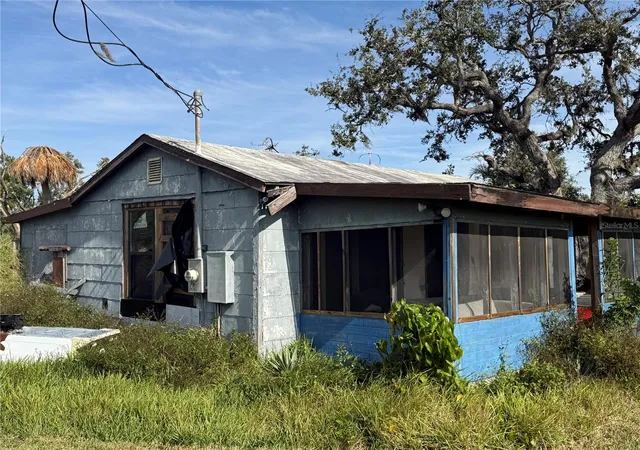 Photo 2 of Single family home for sale at 916 Piney Point Rd, Palmetto, FL 34221 | MLS# A4671400 | Listing updated on 2026-08-31