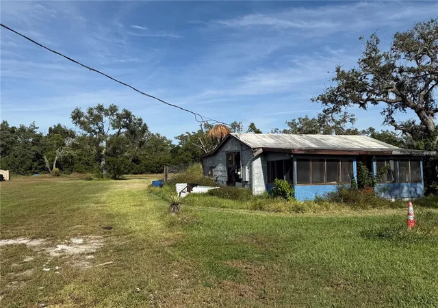 Photo 3 of Single family home for sale at 916 Piney Point Rd, Palmetto, FL 34221 | MLS# A4671400 | Listing updated on 2026-08-31