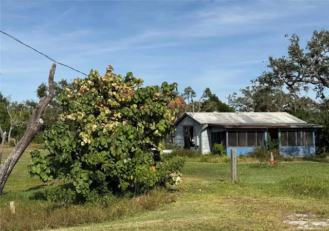 Photo 3 of Single family home for sale at 916 Piney Point Rd, Palmetto, FL 34221 | MLS# A4671400 | Listing updated on 2026-08-31