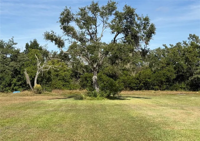 Photo 4 of Single family home for sale at 916 Piney Point Rd, Palmetto, FL 34221 | MLS# A4671400 | Listing updated on 2026-08-31