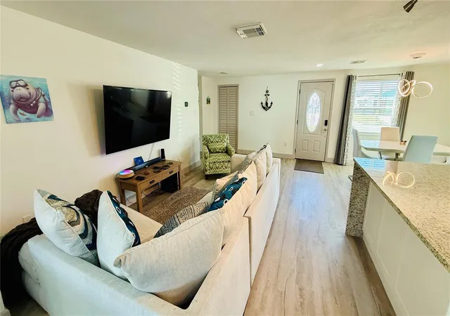 3rd image of 4926 Blue Heron Dr, New Port Richey, FL 34652 | MLS# TB8446317