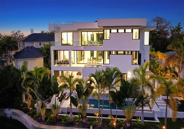 3rd image of 1610 N Lodge Dr, Sarasota, FL 34239 | MLS# A4671493