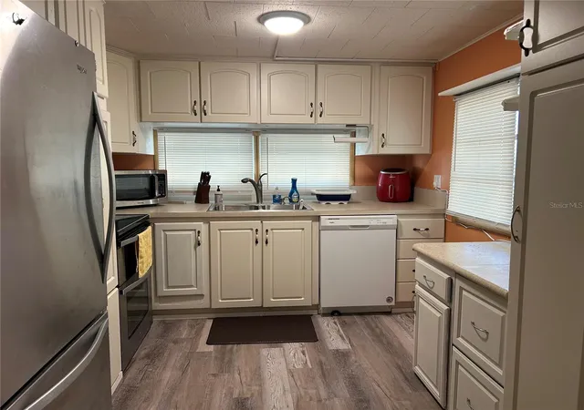Photo 4 of Manufactured home for sale at 5325 Boca Raton Ave, Sarasota, FL 34234 | MLS# A4671544 | Listing updated on 2026-08-28