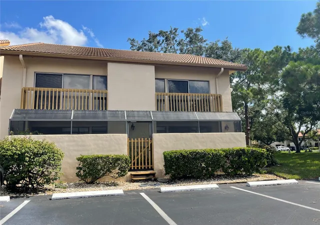 Photo 1 of Condo for sale at 3097 Willow Green #32, Sarasota, FL 34235 | MLS# A4671572 | Listing updated on 2026-02-02