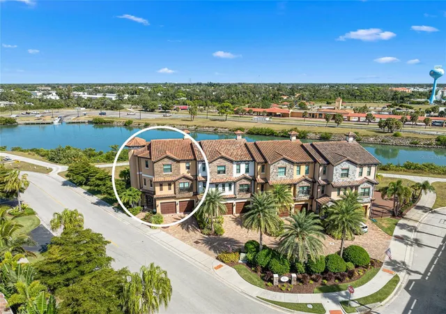 1st image of 205 E Venice Ave, Venice, FL 34285 | MLS# N6141398