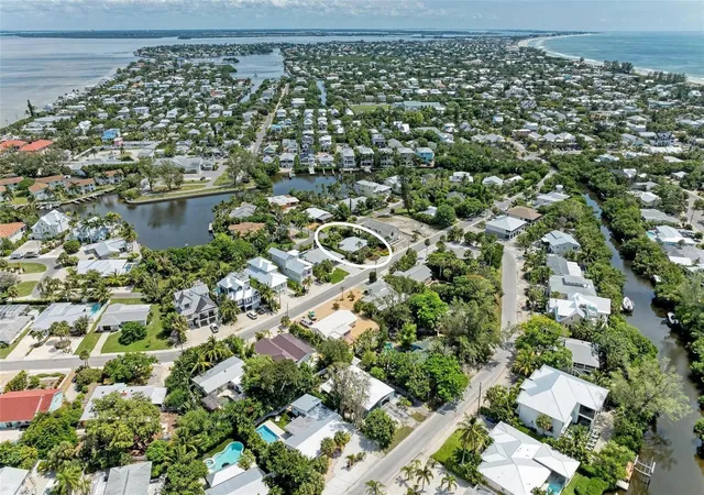 3rd image of 136 Crescent Dr, Anna Maria, FL 34216 | MLS# A4671637