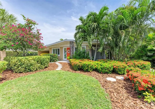 4th image of 136 Crescent Dr, Anna Maria, FL 34216 | MLS# A4671637
