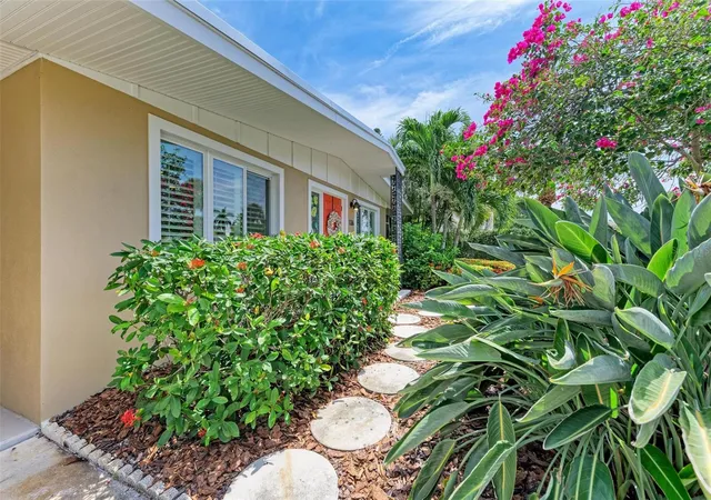 5th image of 136 Crescent Dr, Anna Maria, FL 34216 | MLS# A4671637