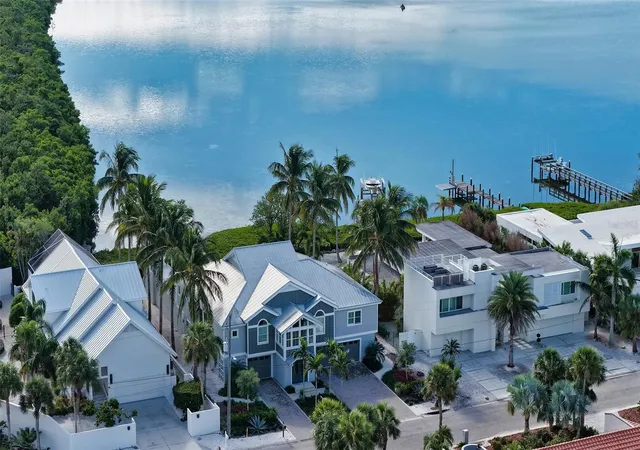 Photo 3 of Single family home for sale at 340 Morningside Dr, Sarasota, FL 34236 | MLS# A4671655 | Listing updated on 2026-09-20