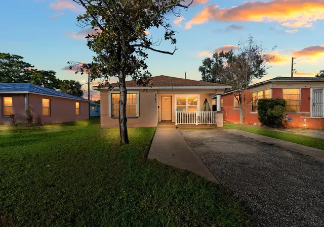 Homes for sale in Saint Petersburg, FL | 2563 13th Ave S, Saint Petersburg, FL 33712 | MLS# TB8447074