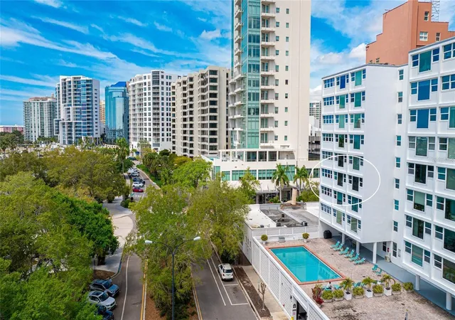 2nd image of 33 S Gulfstream Ave #307, Sarasota, FL 34236 | MLS# A4671717
