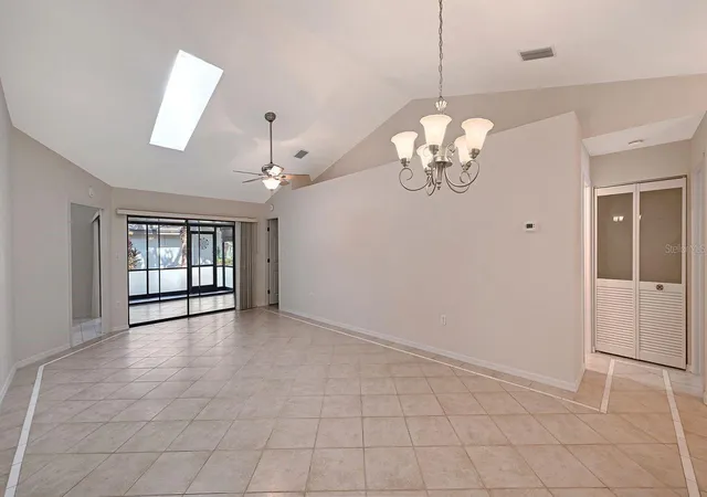 4th image of 4799 Oak Forest Dr W, SARASOTA, FL 34231